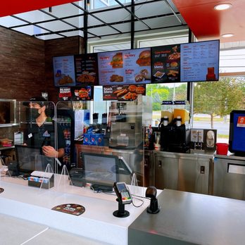 Mary Brown's - Dude was professional - Chicken Shop Near Me - Markham, Ontario
