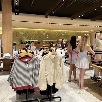 Aritzia - Inside - Women's Clothing Near Me - Lone Tree, Colorado