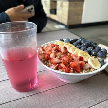 Active Culture - Açaà bowl with their complimentary fruit infused water - Cafes Near Me - Long Beach, California Active Culture - Açaà bowl with their complimentary fruit infused water - Cafes Near Me - Long Beach, California
