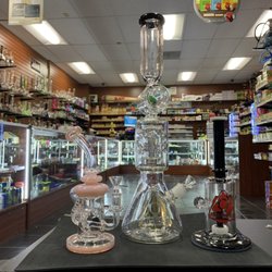 Alien Smoke Shop - Sci-Fi Glass Water Pipes