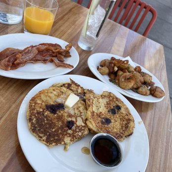 Little Dom's Seafood - Outside breakfast! - Pizza Near Me - Carpinteria, California