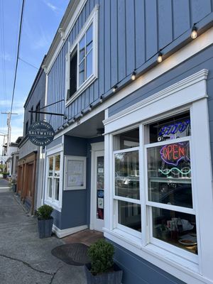 Saltwater Fish House & Oyster Bar by null