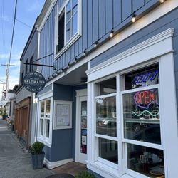 Saltwater Fish House & Oyster Bar