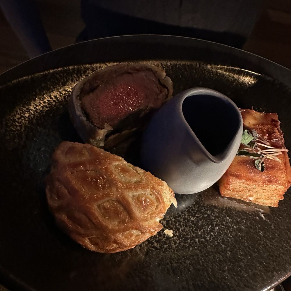 Hudson VU - beef wellington - Lounges Near Me - New York, New York
