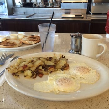 Atlantis Diner - Diners Near Me - West Islip, New York