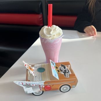 Steak ’n Shake - a kid sitting at a table - Burgers Near Me - Frankfort, Kentucky Steak ’n Shake - a kid sitting at a table - Burgers Near Me - Frankfort, Kentucky