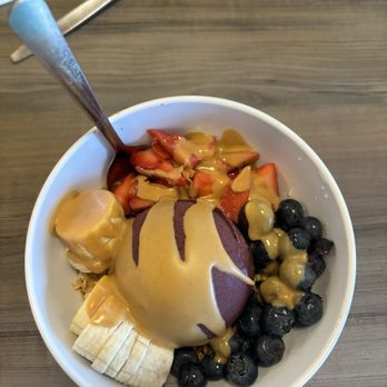 Daily Eats - Açaí bowl - New American Near Me - Tampa, Florida
