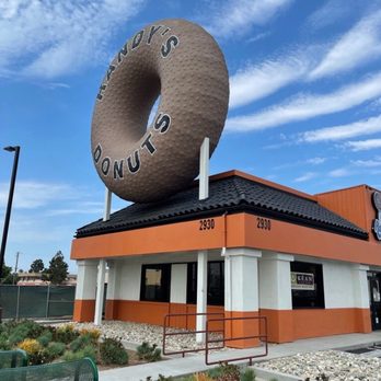 Randy's Donuts - Tourist photo - Donuts Near Me - Costa Mesa, California Randy's Donuts - Tourist photo - Donuts Near Me - Costa Mesa, California