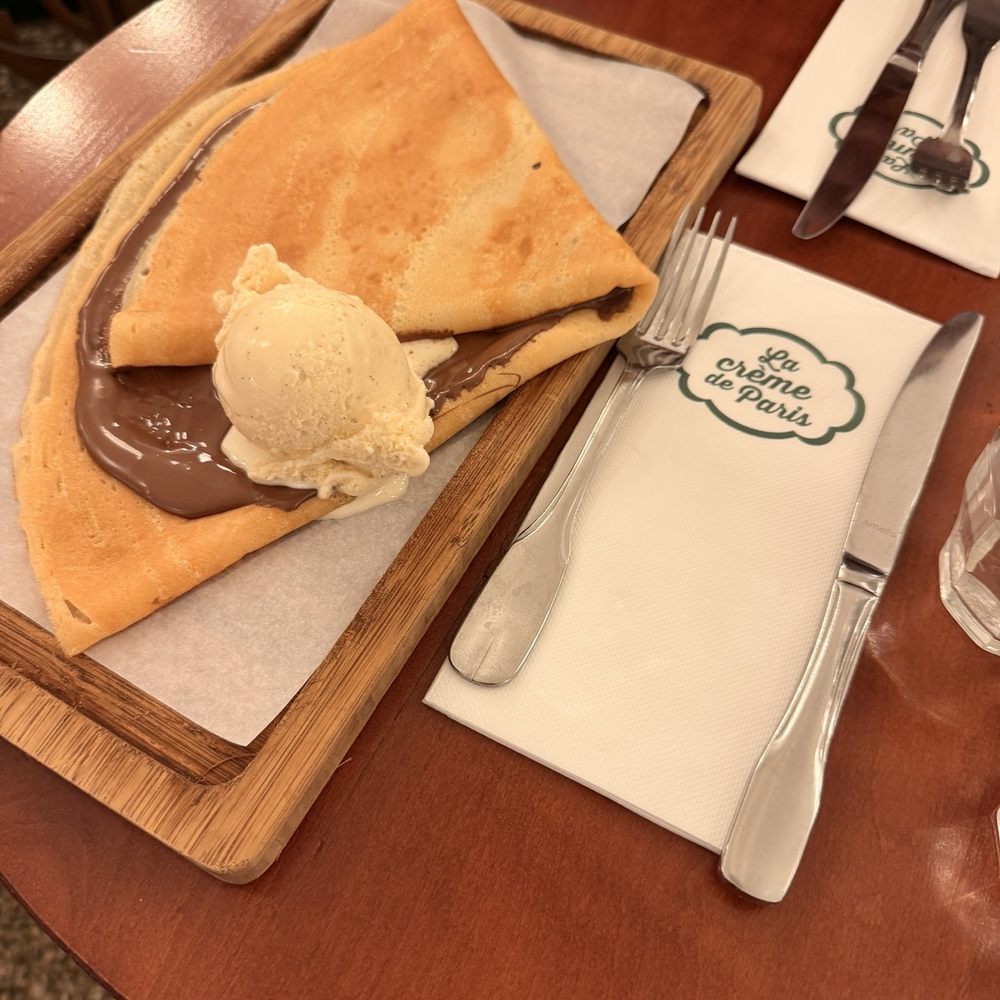 Nutella crepe with 1 scoop of vanilla ice cream Nutella crepe with 1 scoop of vanilla ice cream