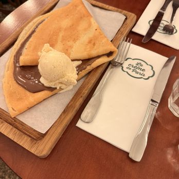 La Crème de Paris - Nutella crepe with 1 scoop of vanilla ice cream - Ice Cream & Frozen Yogurt Near Me - Paris, 75 La Crème de Paris - Nutella crepe with 1 scoop of vanilla ice cream - Ice Cream & Frozen Yogurt Near Me - Paris, 75