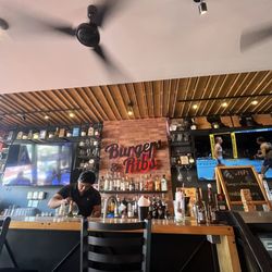 Burgers & Ribs - The bar