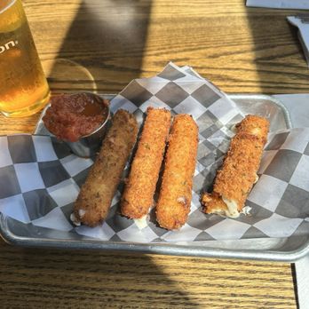 Hop Valley Brewing Company - American Near Me - Springfield, Oregon