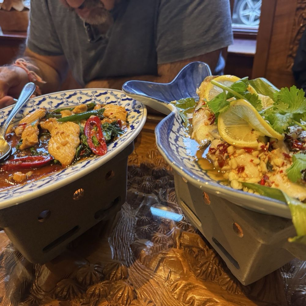 Thai Emerald Restaurant - Thai Near Me - Cirencester, GLS Thai Emerald Restaurant - Thai Near Me - Cirencester, GLS