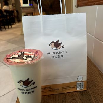 Hello Jasmine - Jasmine Green Fresh Boba Milk Tea, Fried Mini Sausage (6 pcs) - Taiwanese Near Me - Chicago, Illinois