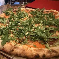 Low 'n Slow - Pizza chimayo--the arugula makes the difference