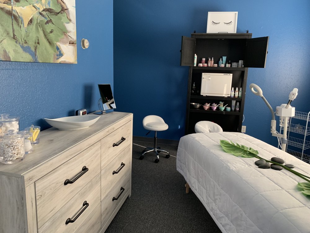 Hermanas Harmony Spa Logo