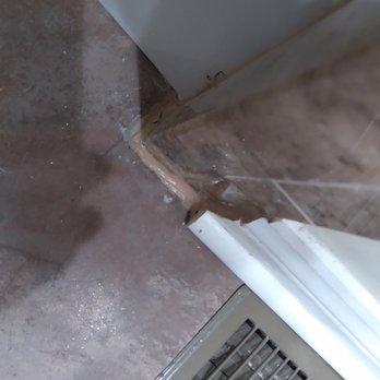 Palmetto Bath - Nothing like brown chocolate syrup silicone to line the floor and work your lines into the trim perfectly. - Kitchen & Bath Near Me - Greer, South Carolina