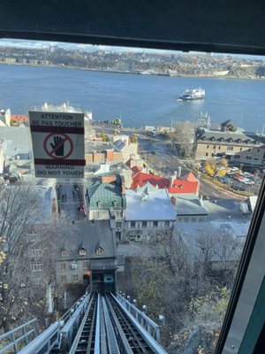 Funiculaire du Vieux-Québec by null