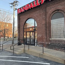 Randall’s Wine & Spirits - Entrance