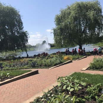 Chicago Botanic Garden - Fountain, North Lake - Botanical Gardens Near Me - Glencoe, Illinois