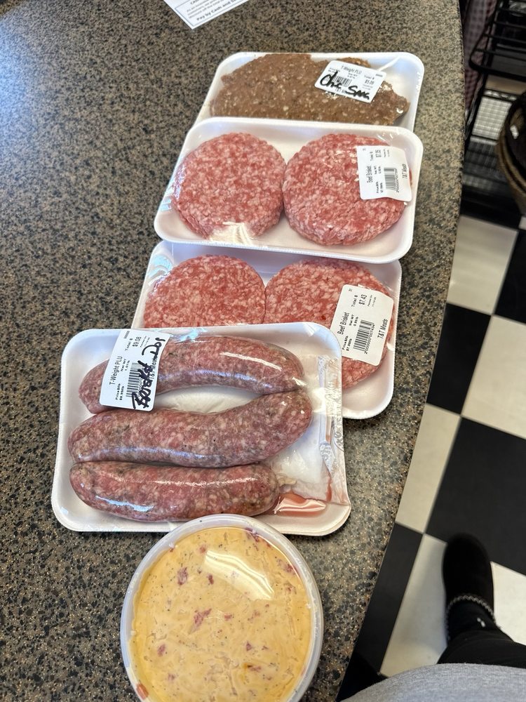 T & T Meats Logo