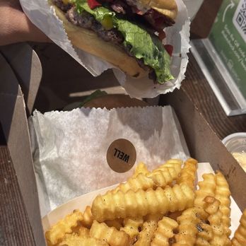 Shake Shack Kierland Commons - Burgers Near Me - Scottsdale, Arizona