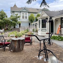 Santa Cruz Hostel - Outdoor space to hang out