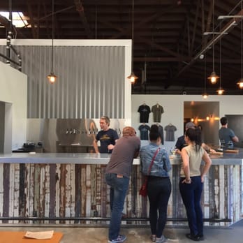 Fieldwork Brewing Co. - Bar - Breweries Near Me - Berkeley, California