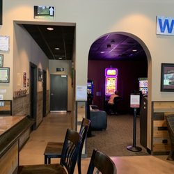 Lucky Lulu's - Gameroom with slots