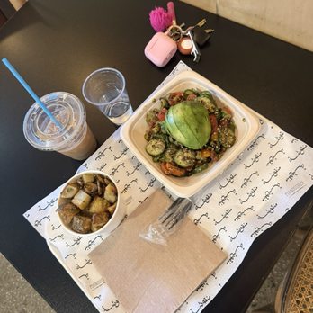 Manousheh Grand - Lebanese Near Me - New York, New York