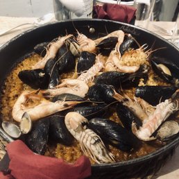 Seafood paella