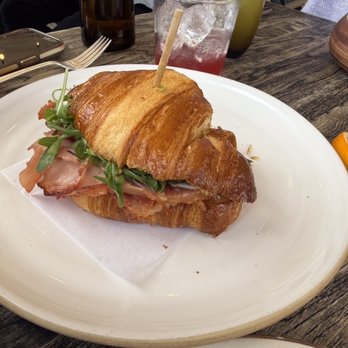 Atelier Manna - Breakfast sandwich - Cafes Near Me - Encinitas, California