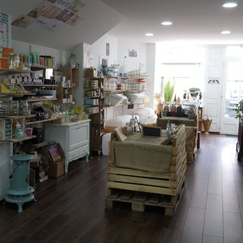 Chez Pascal - Coin produits ménagers et cosmétiques. - Grocery Near Me - La Roche-sur-Yon, 85