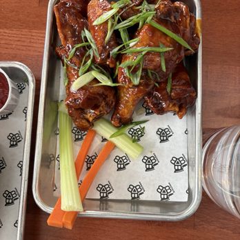 Bissell Brothers - Honey barbecue chicken wings - Breweries Near Me - Portland, Maine Bissell Brothers - Honey barbecue chicken wings - Breweries Near Me - Portland, Maine