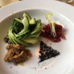 Urten - Avocado cucumber appetizer.