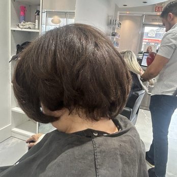 Ellenoire - Not even! Not a Graduated Bob! Not what I paid for!!! - Skin Care Near Me - Dundas, Ontario