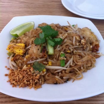 Krua Thai - Pad Thai with chicken - Thai Near Me - Chula Vista, California Krua Thai - Pad Thai with chicken - Thai Near Me - Chula Vista, California