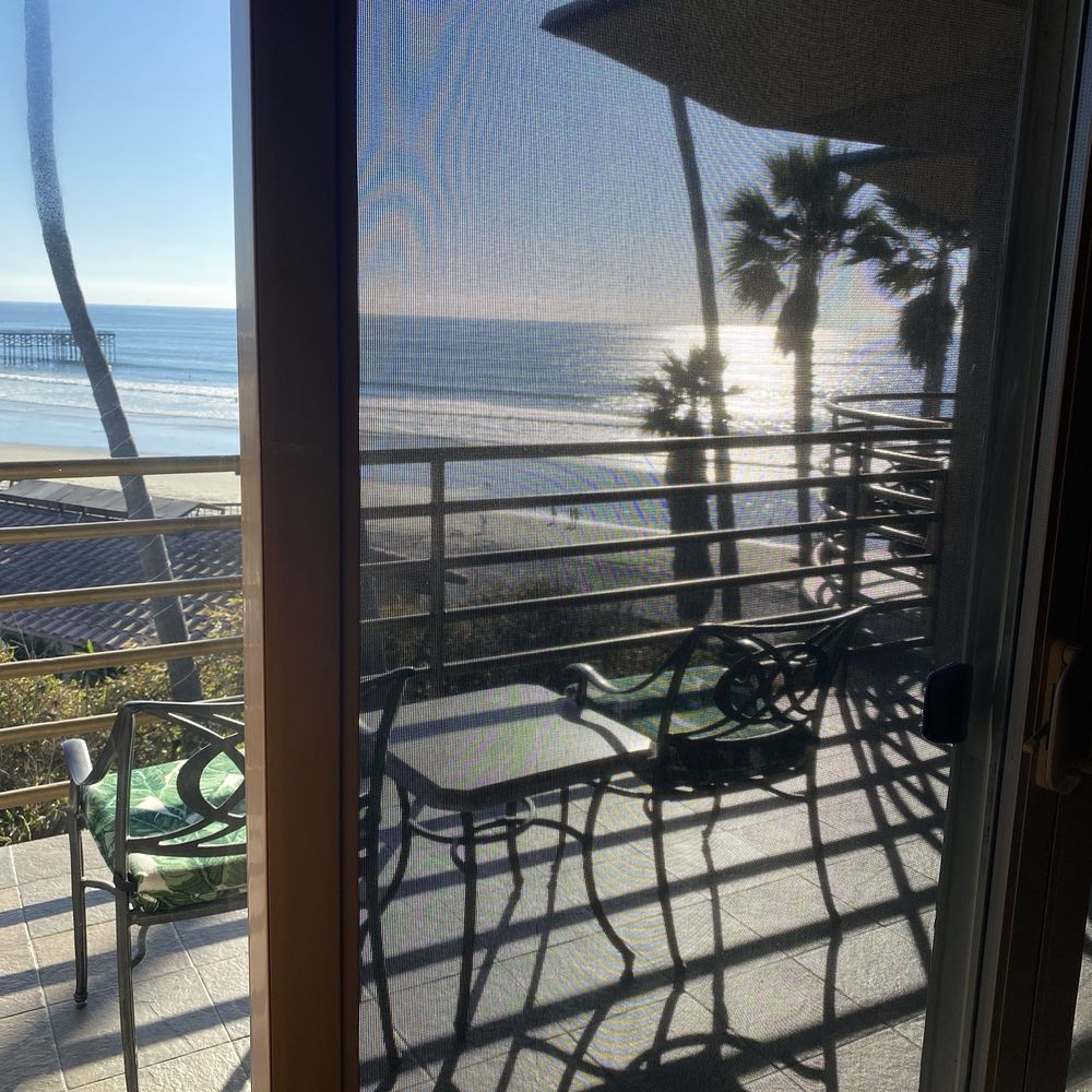 Balcony overlooking the ocean!