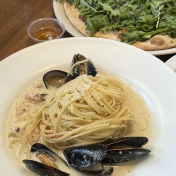 Jubilee Chocolate Cafe - Seafood Cream Sauce Pasta - Desserts Near Me - Palisades Park, New Jersey