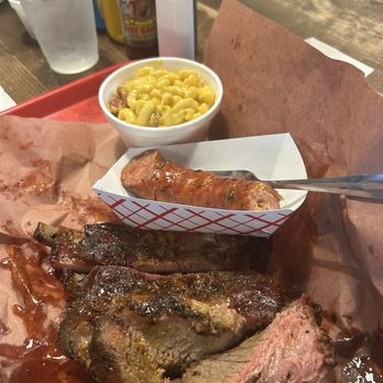 Cooper's Old Time Pit Bar-B-Que - Basic deliciousness - Barbeque Near Me - Austin, Texas