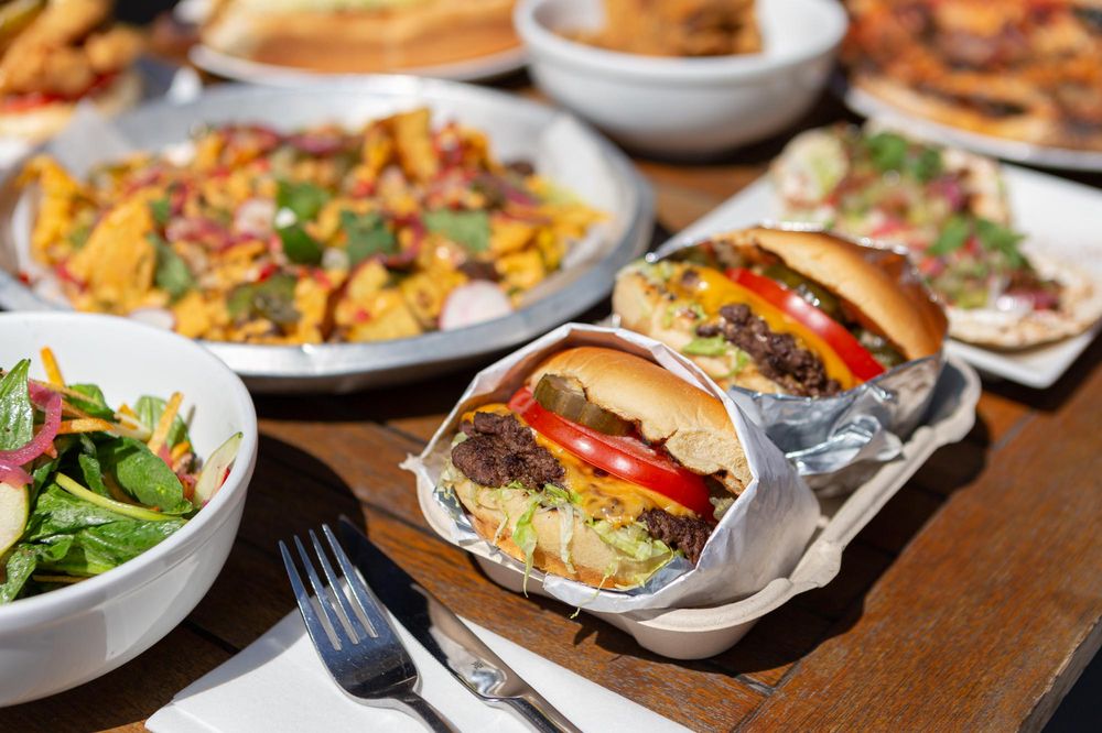 SHENANIGANS PUB + PATIO Updated October 2024 11 St Clair Avenue W