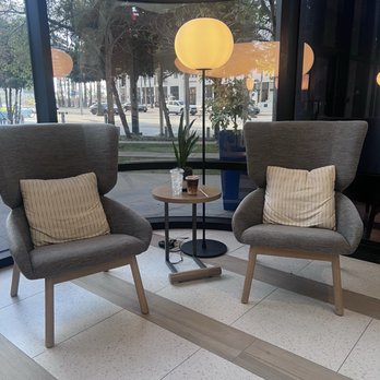 Marriott Long Beach Downtown - Lobby seating - Hotels Near Me - Long Beach, California