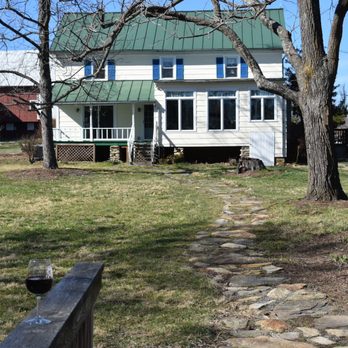 Hiddencroft Vineyards - Wine Tasting Room Near Me - Lovettsville, Virginia Hiddencroft Vineyards - Wine Tasting Room Near Me - Lovettsville, Virginia