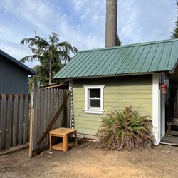 Tidee Construction - Replacing the roof covering on a small sleeping house