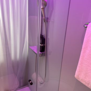 CitizenM - Tiny bathroom - Hotels Near Me - Washington, DC, District of Columbia CitizenM - Tiny bathroom - Hotels Near Me - Washington, DC, District of Columbia