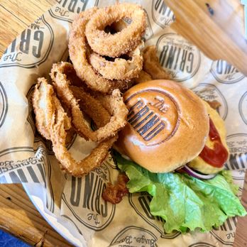 The Grind Mac and Cheese Burger Bar - Burgers Near Me - Martin, Tennessee