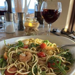 Pura Vida - Spaghetti mit Shrimps, Pesto, Frühlingszwiebeln & Cocktailtomaten