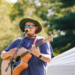 Barn Door Hostel - Live music and events