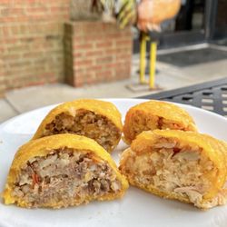 Pio Pio - Chicken & Beef Empanadas |Instagram @restaurant_aholic
