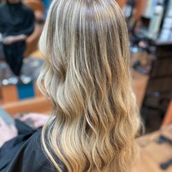 Blonde hair with highlights beautifully placed in